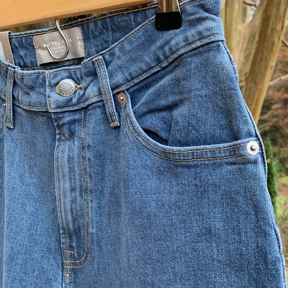 Everlane The Curvy Cheeky Straight Jean in Vintage Wash - Picture 5 of 11
